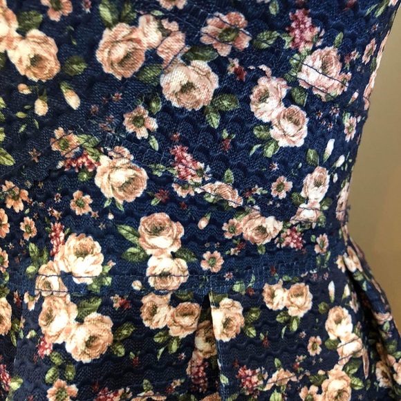 Floral bandage dress. - Picture 2 of 3